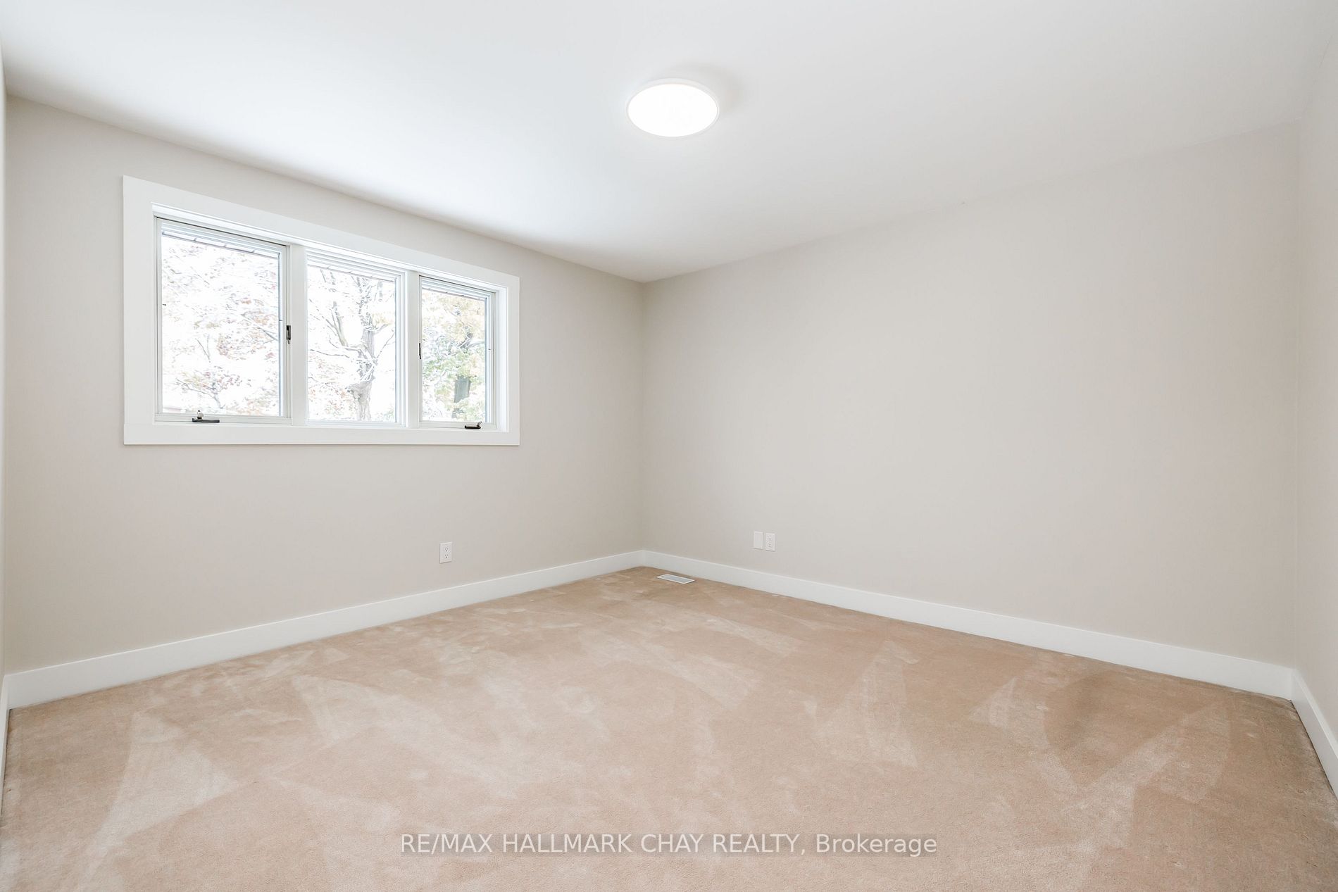 16 Garrett Cres