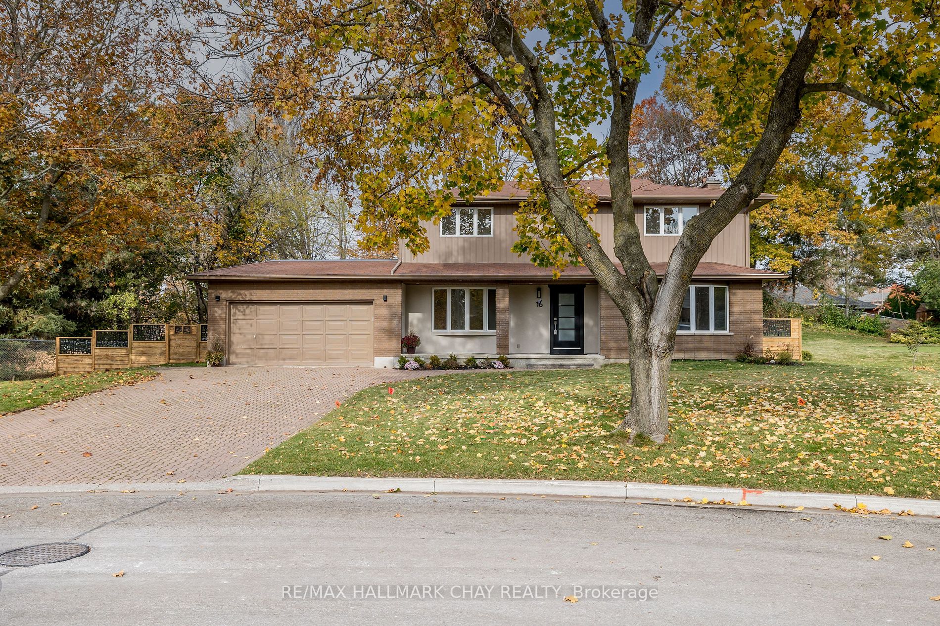 16 Garrett Cres