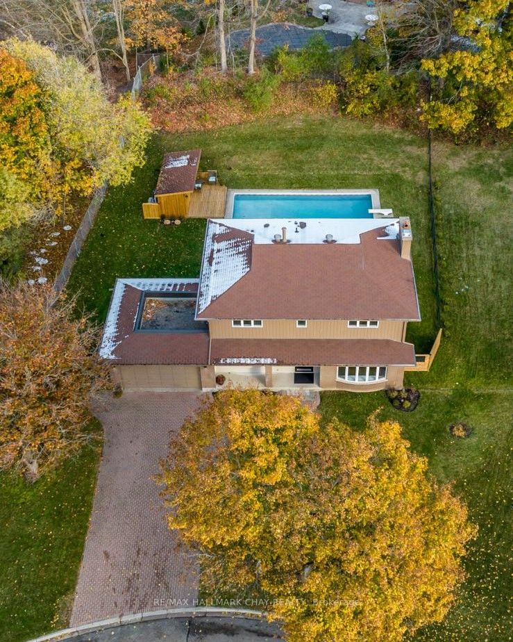 16 Garrett Cres