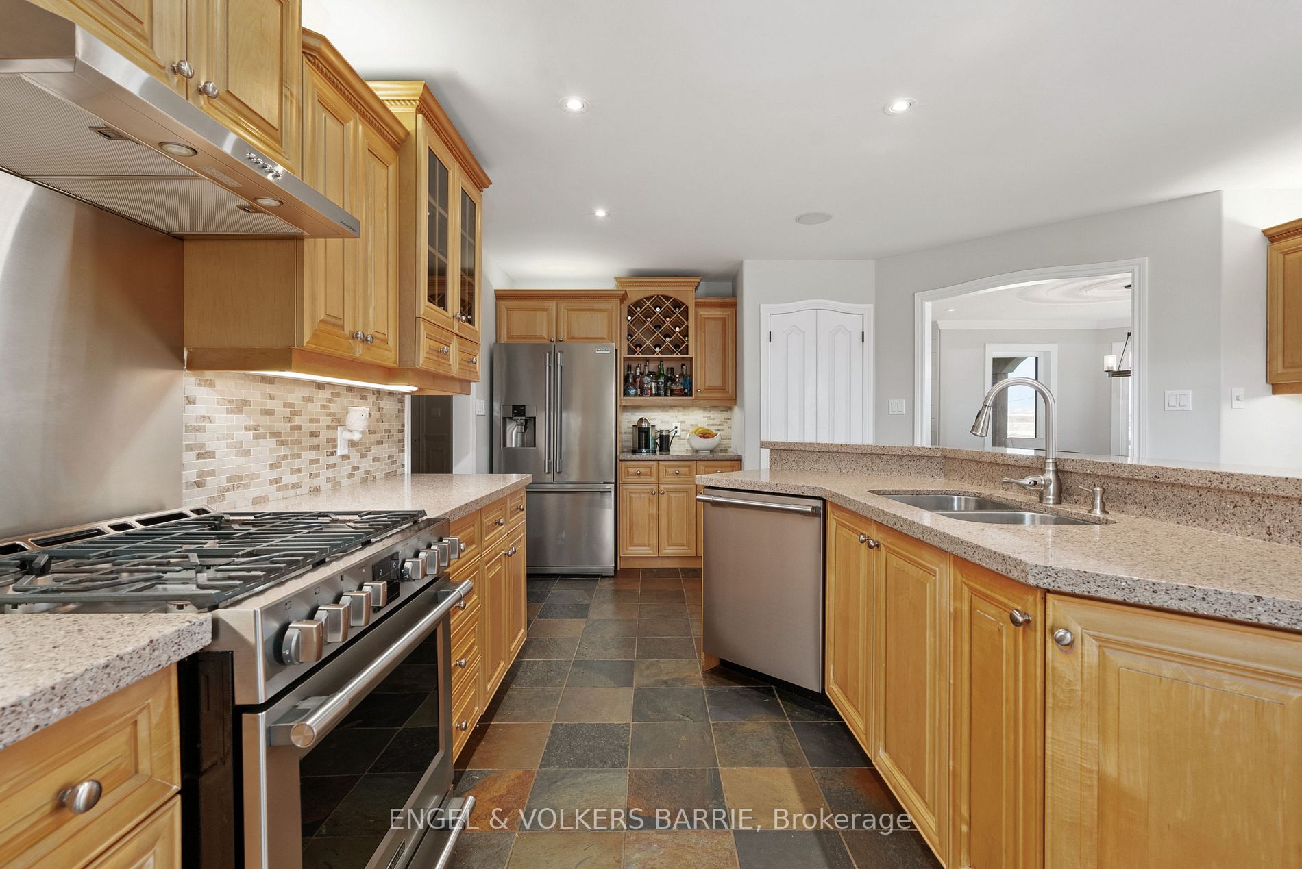 3 Maple Dr