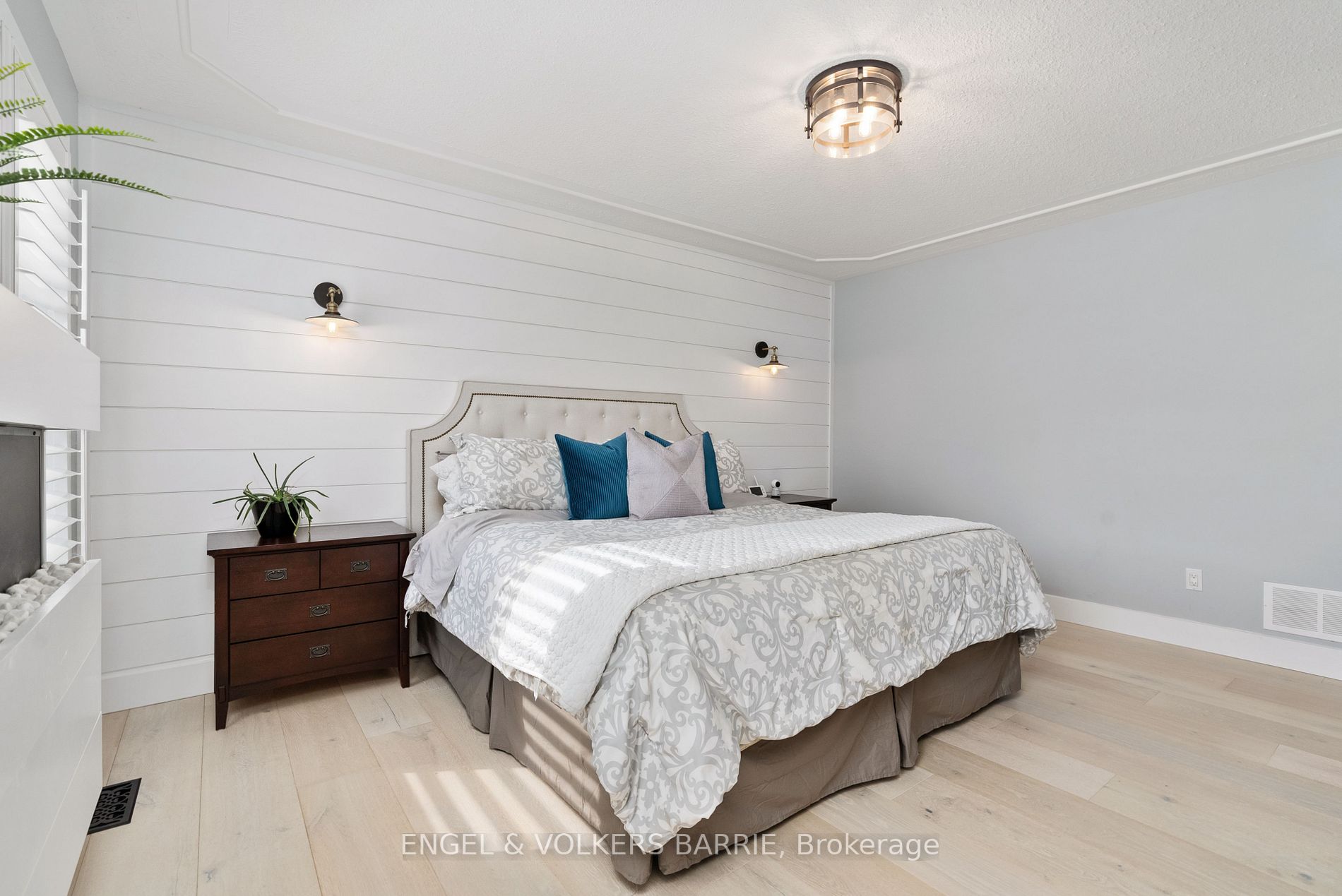 3 Maple Dr