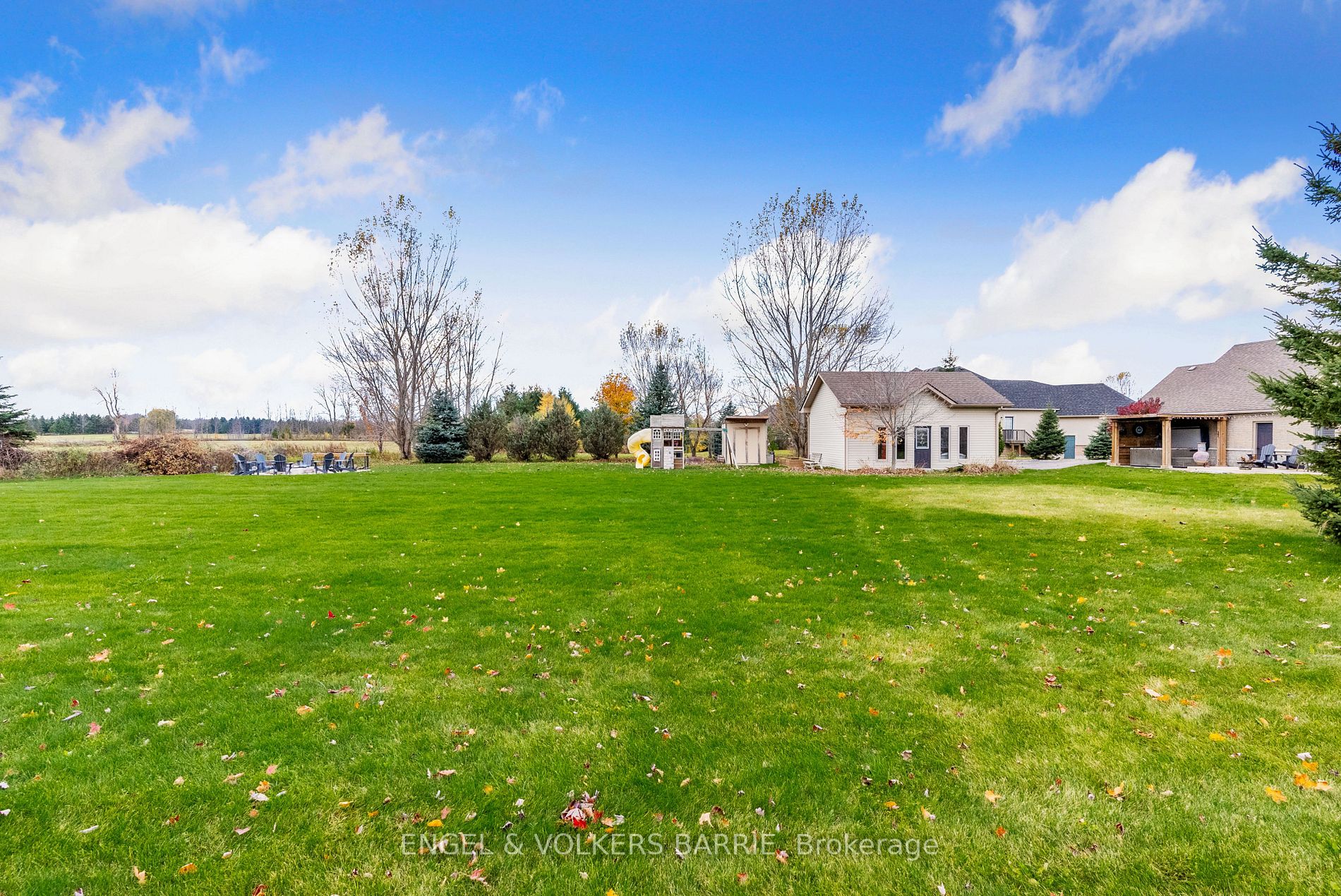 3 Maple Dr