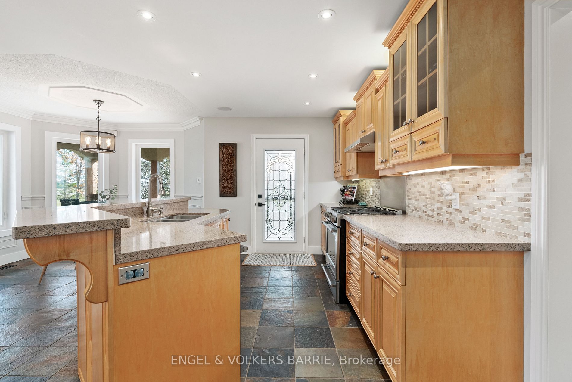 3 Maple Dr