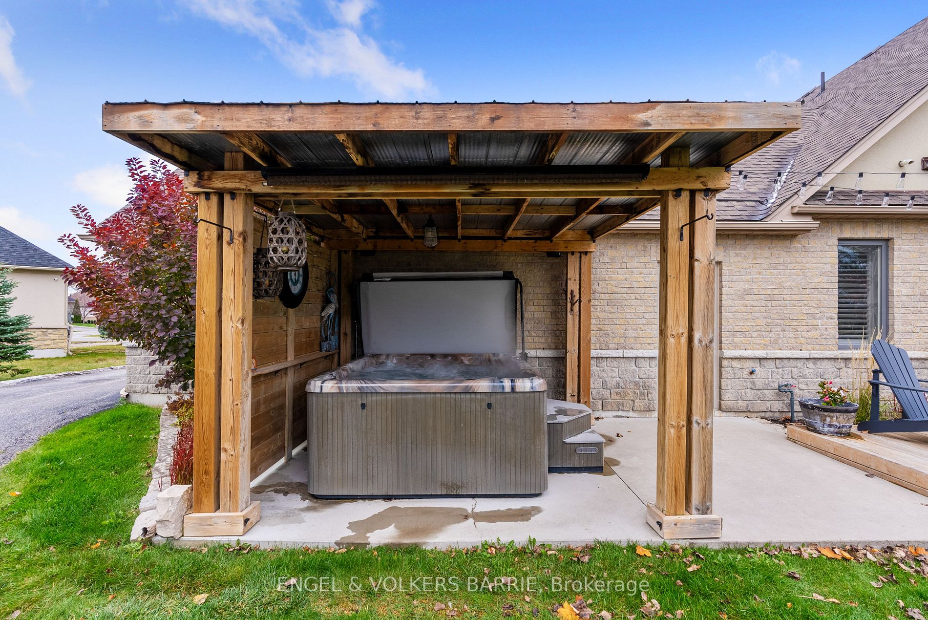 3 Maple Dr