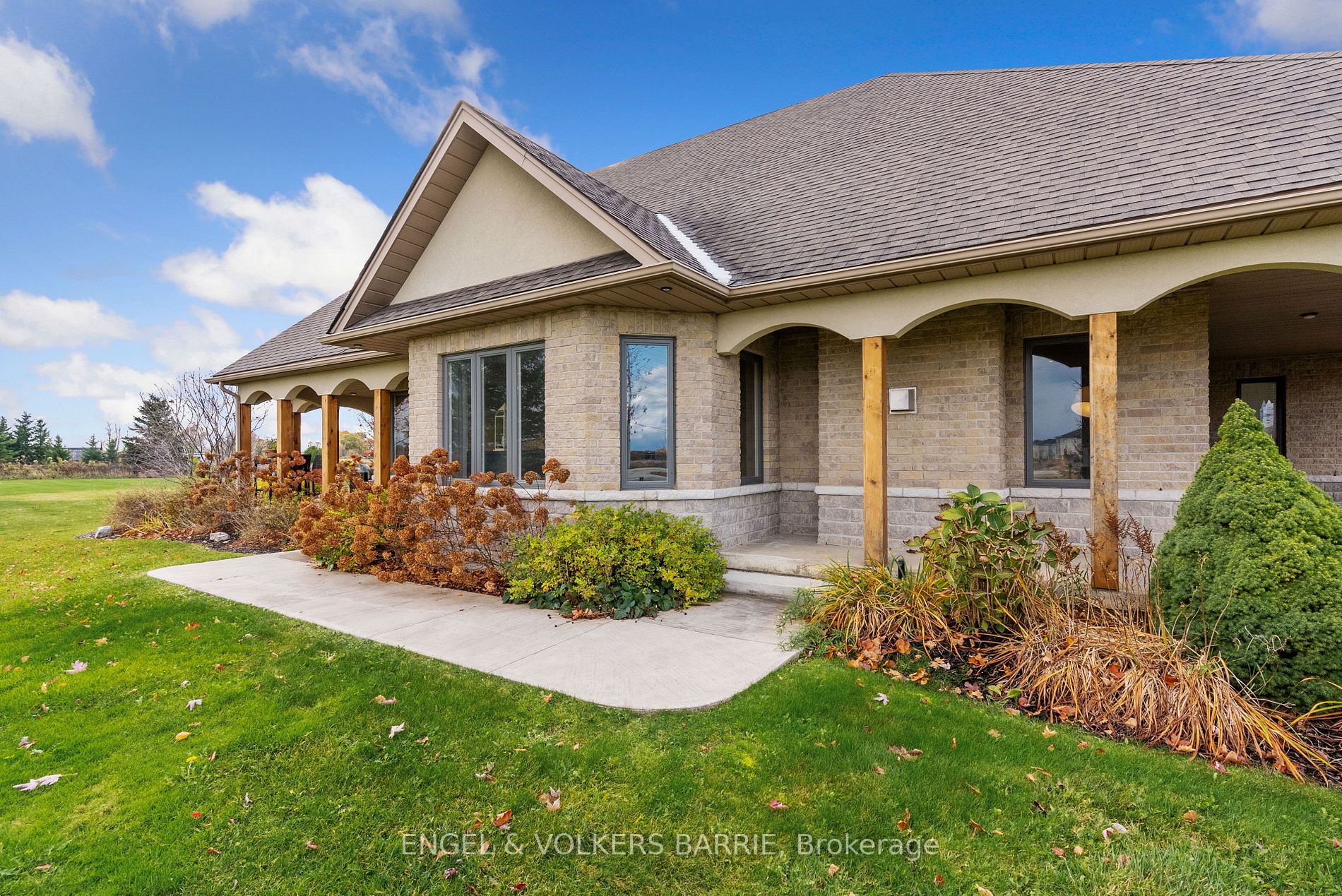 3 Maple Dr