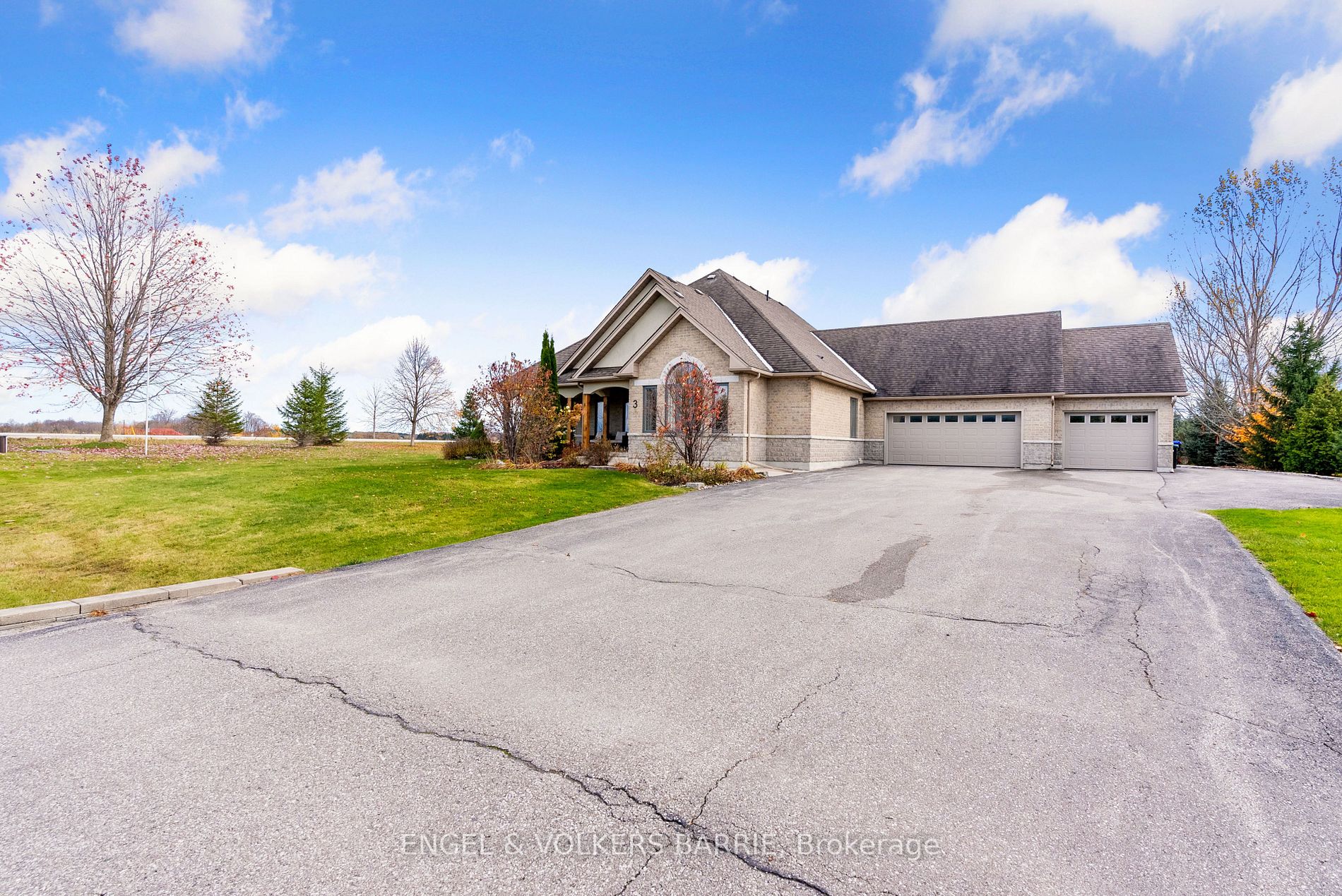 3 Maple Dr
