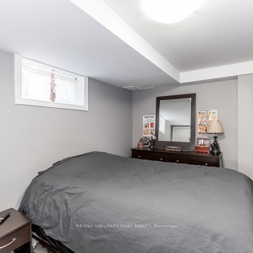 294 Anne St N
