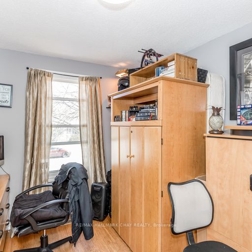294 Anne St N