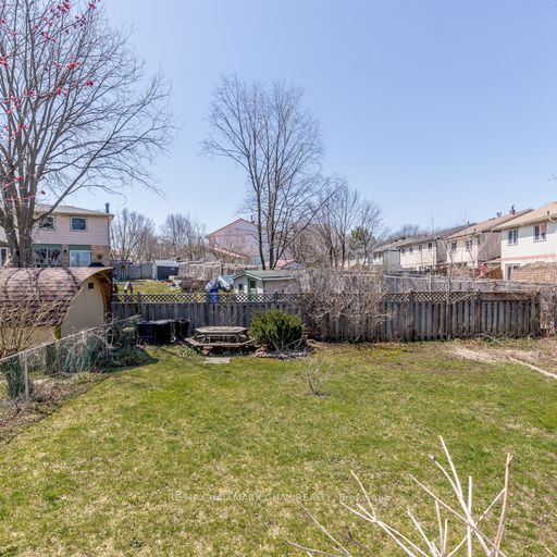 294 Anne St N