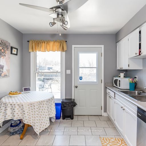 294 Anne St N