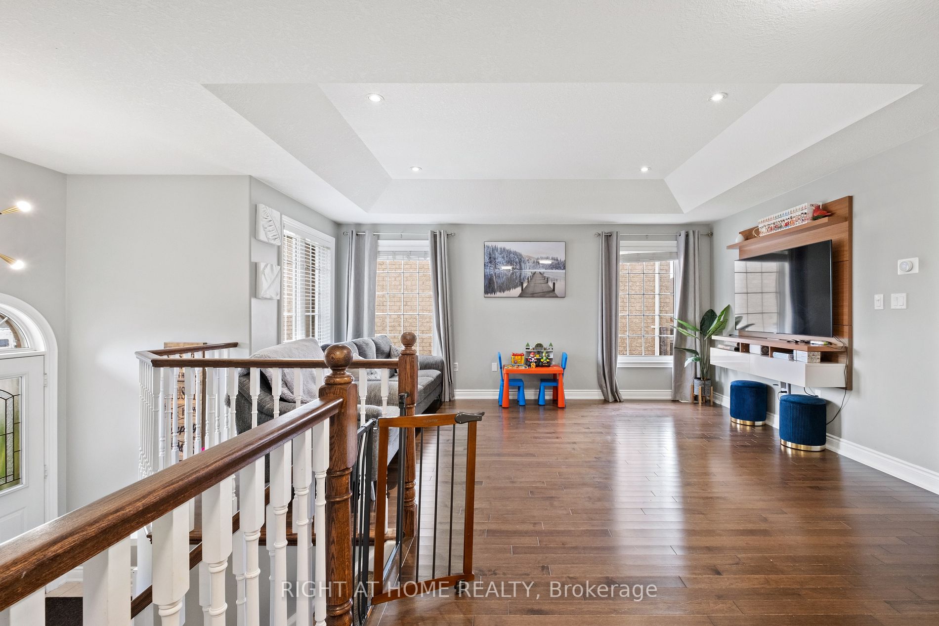 26 Empire Dr