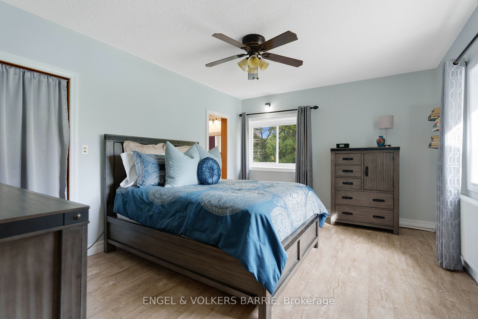 1186 Old Barrie Rd W
