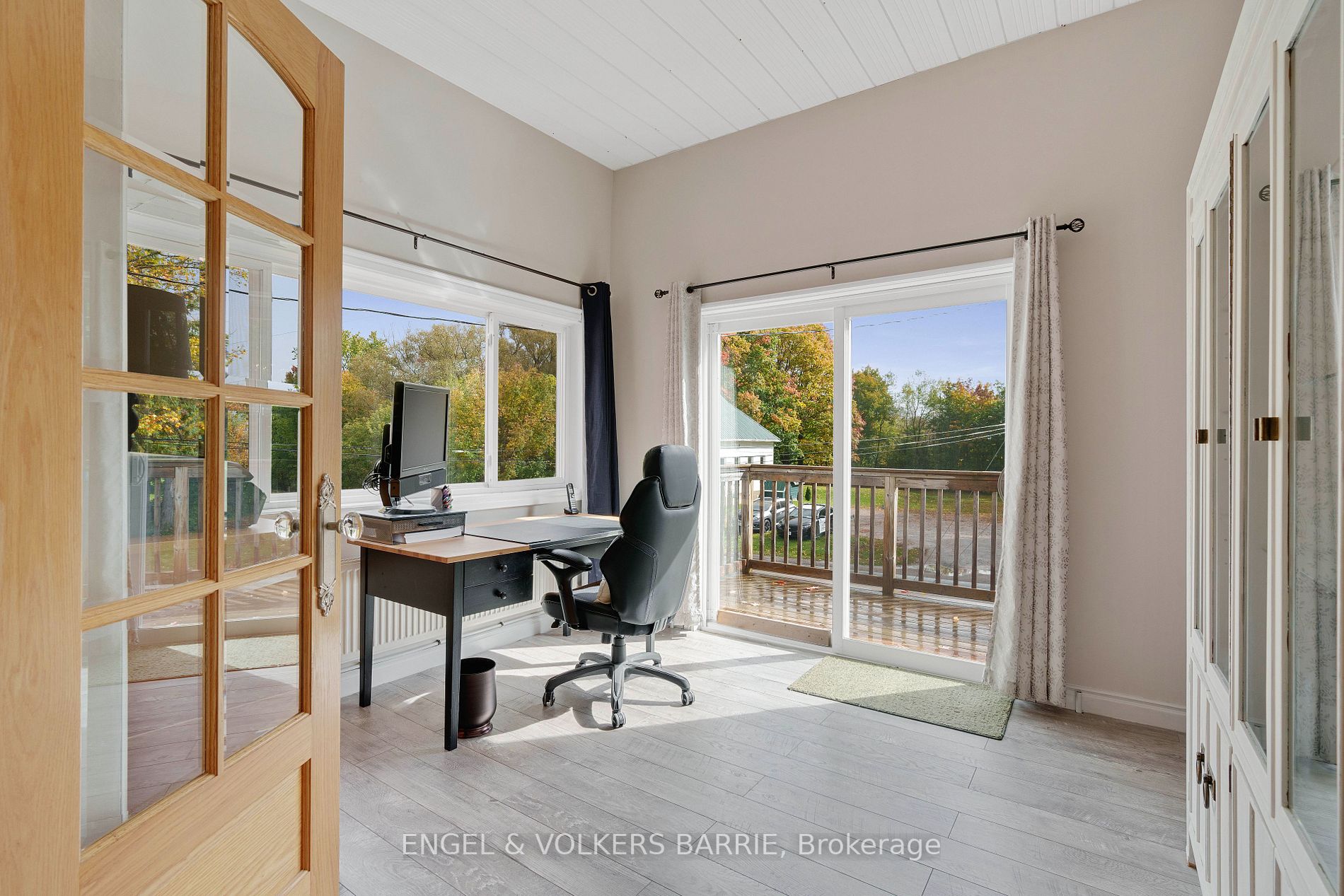 1186 Old Barrie Rd W