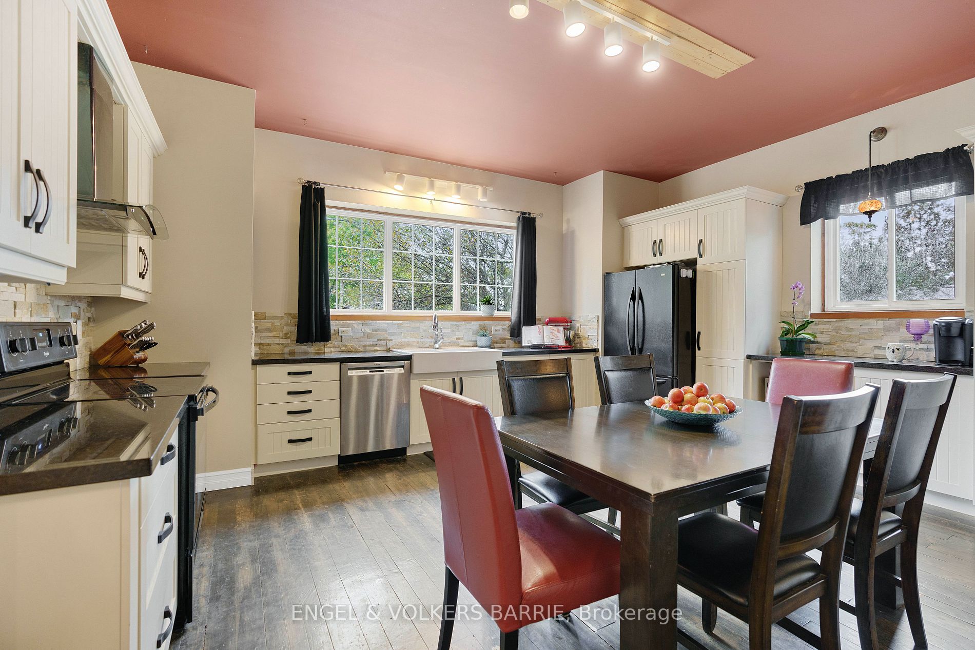 1186 Old Barrie Rd W