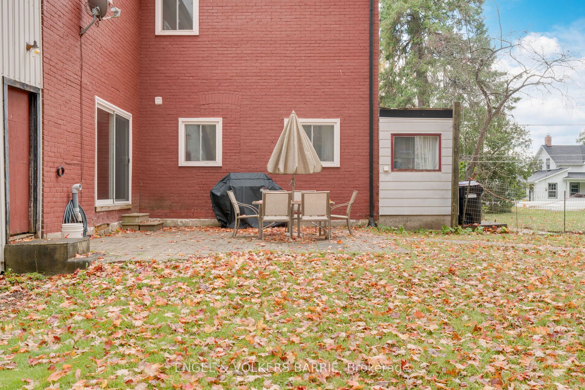 1186 Old Barrie Rd W