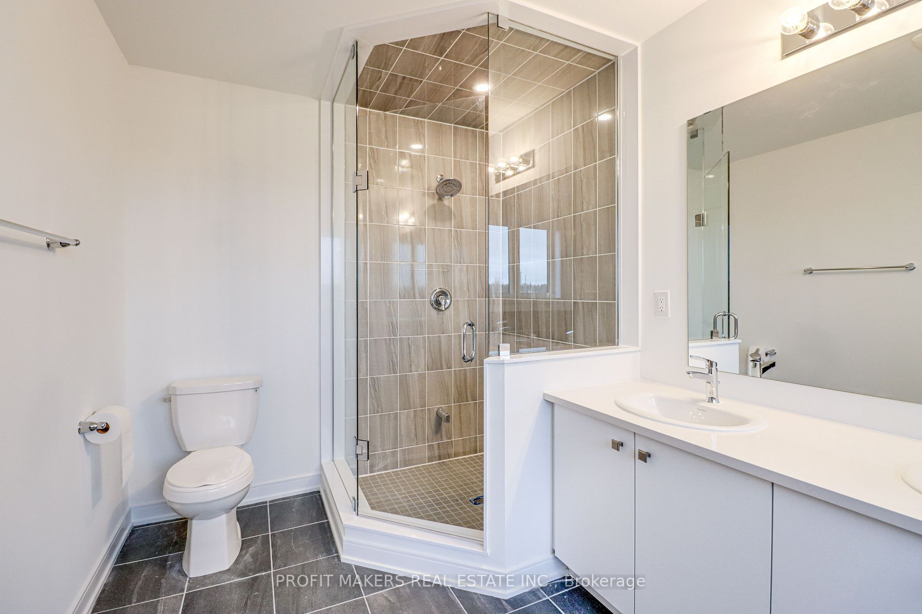 60 Blue Forest Cres