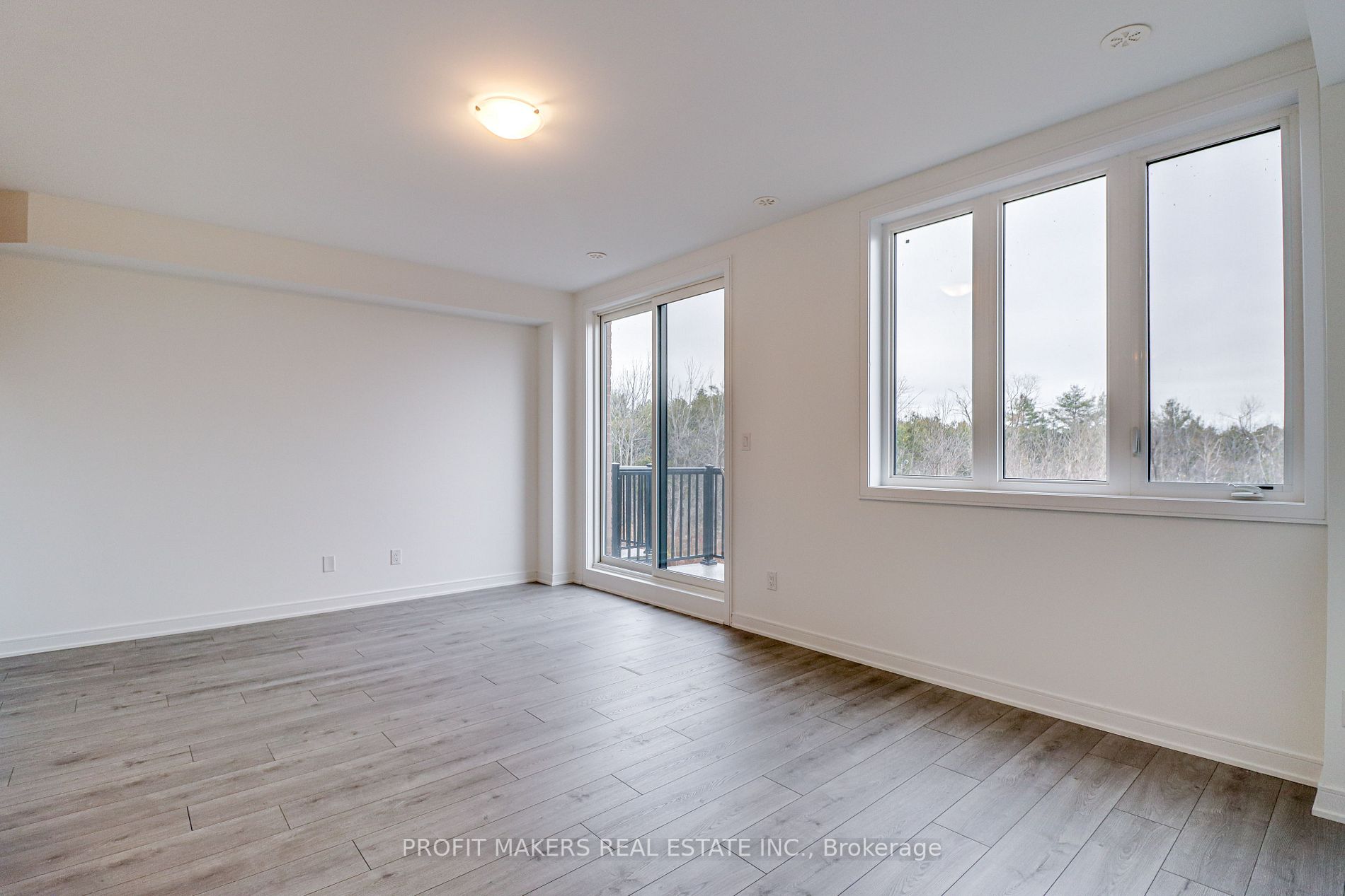 60 Blue Forest Cres