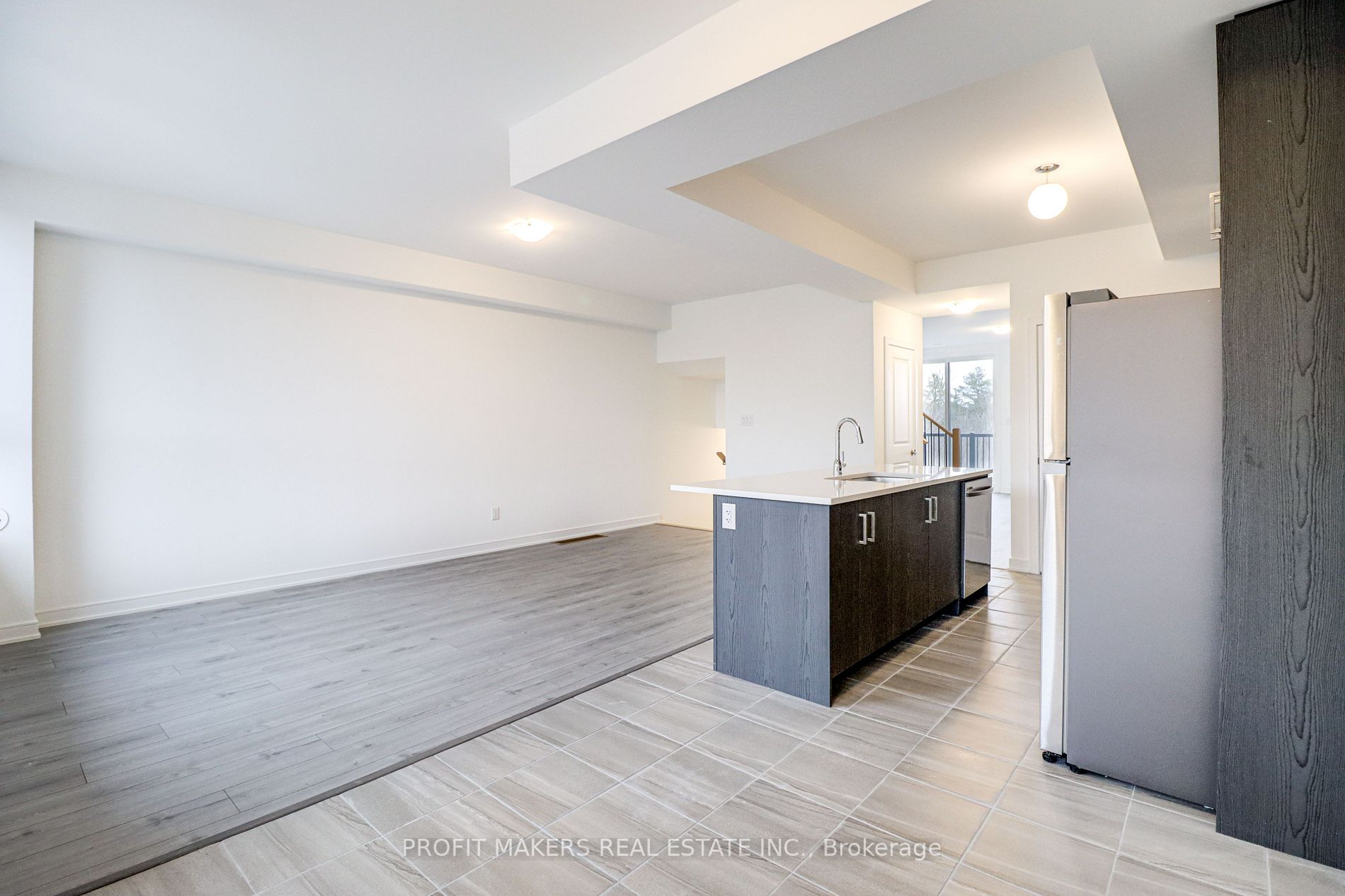 60 Blue Forest Cres