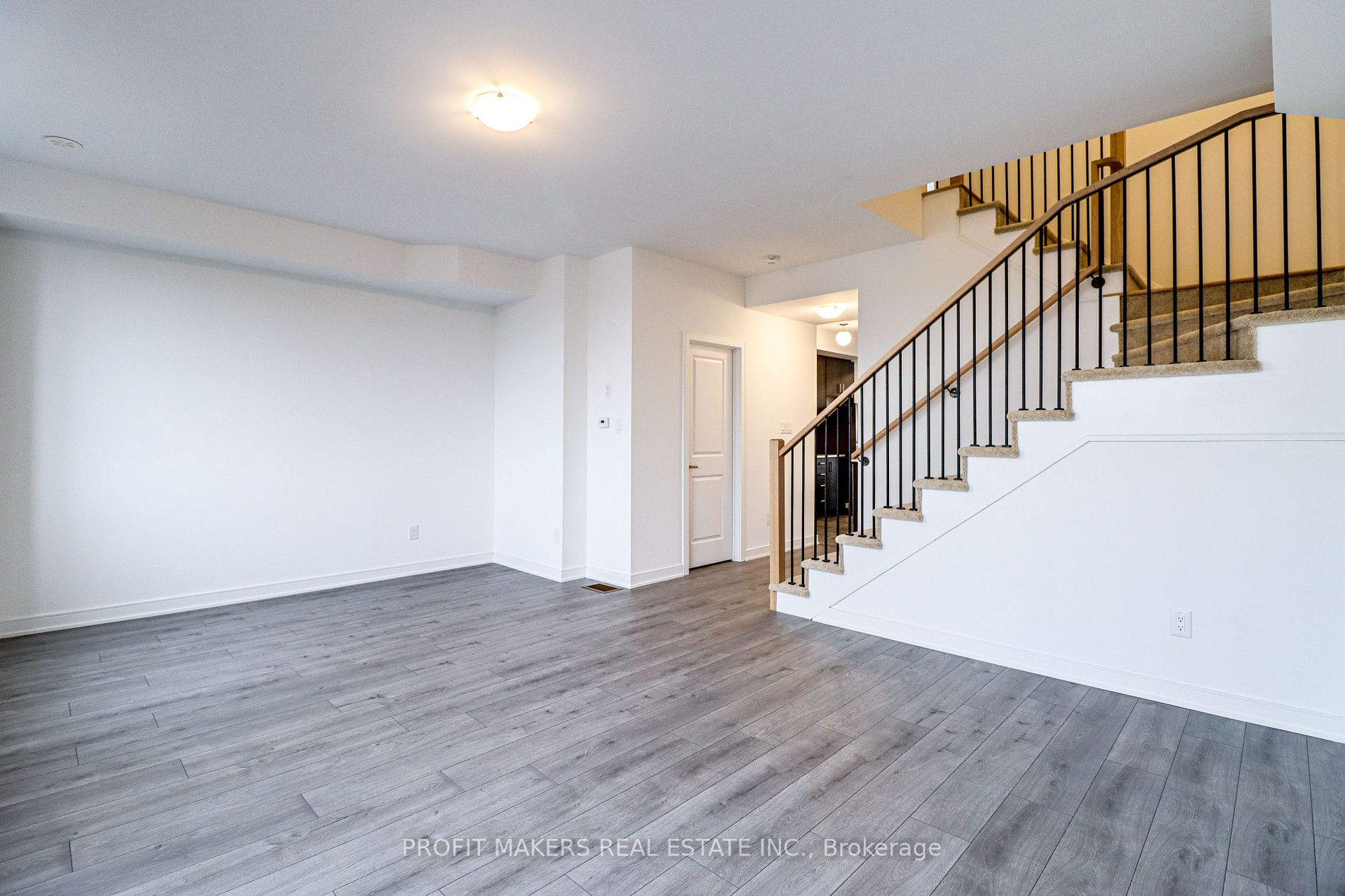 60 Blue Forest Cres