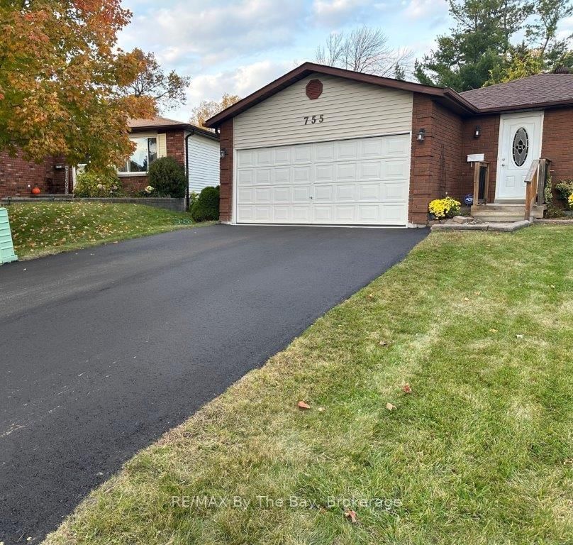755 Algonquin Dr