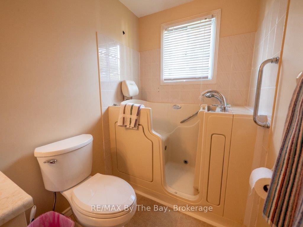 755 Algonquin Dr