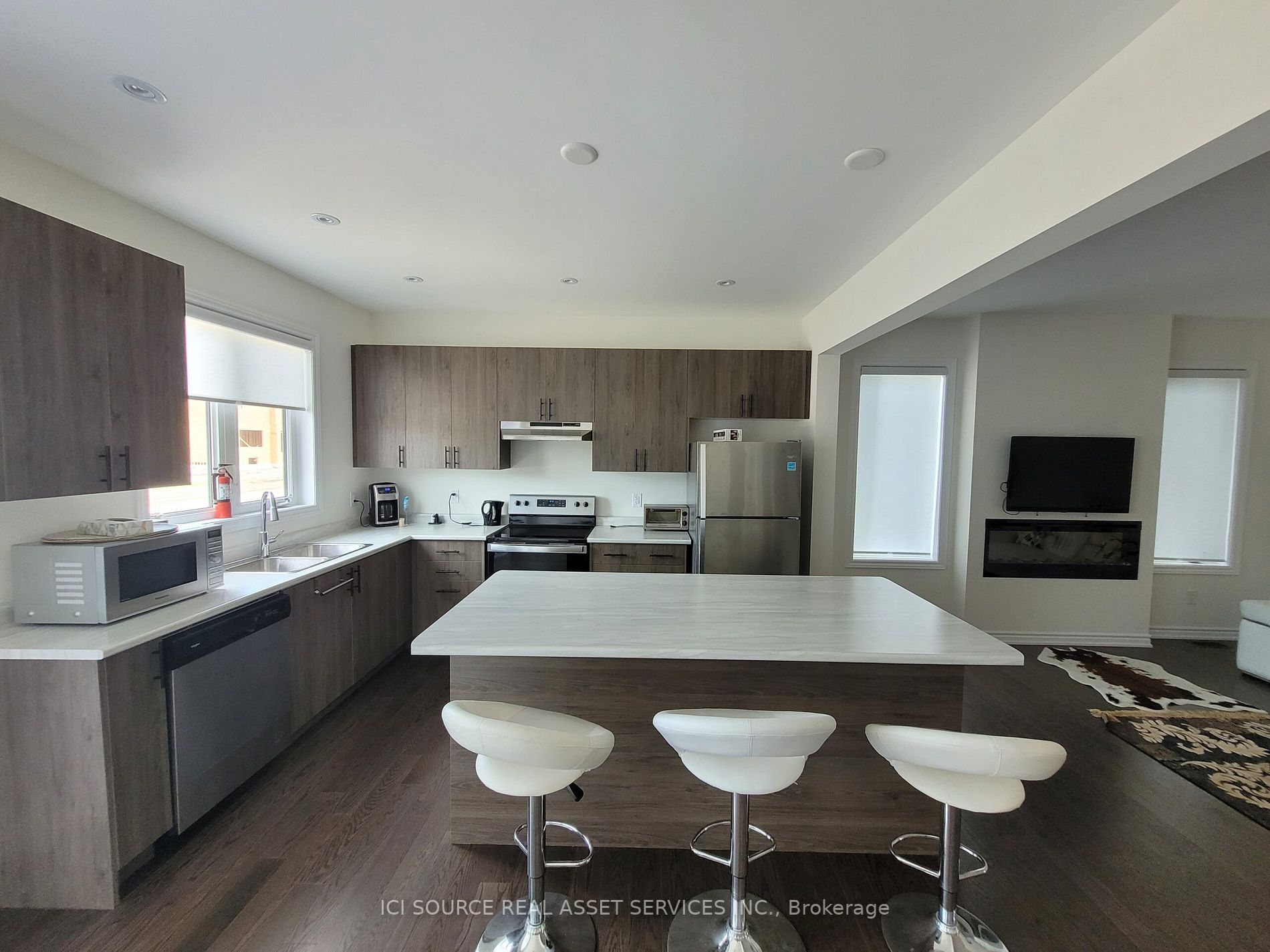 28 Simona Ave