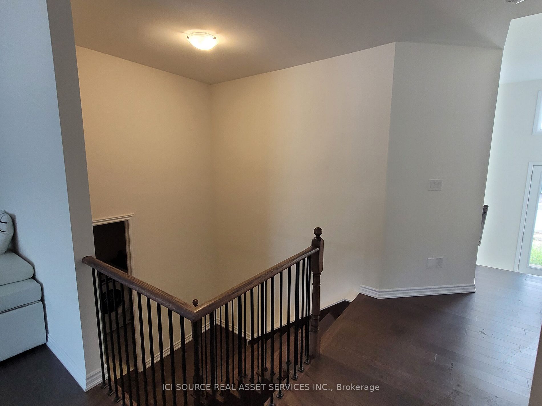28 Simona Ave