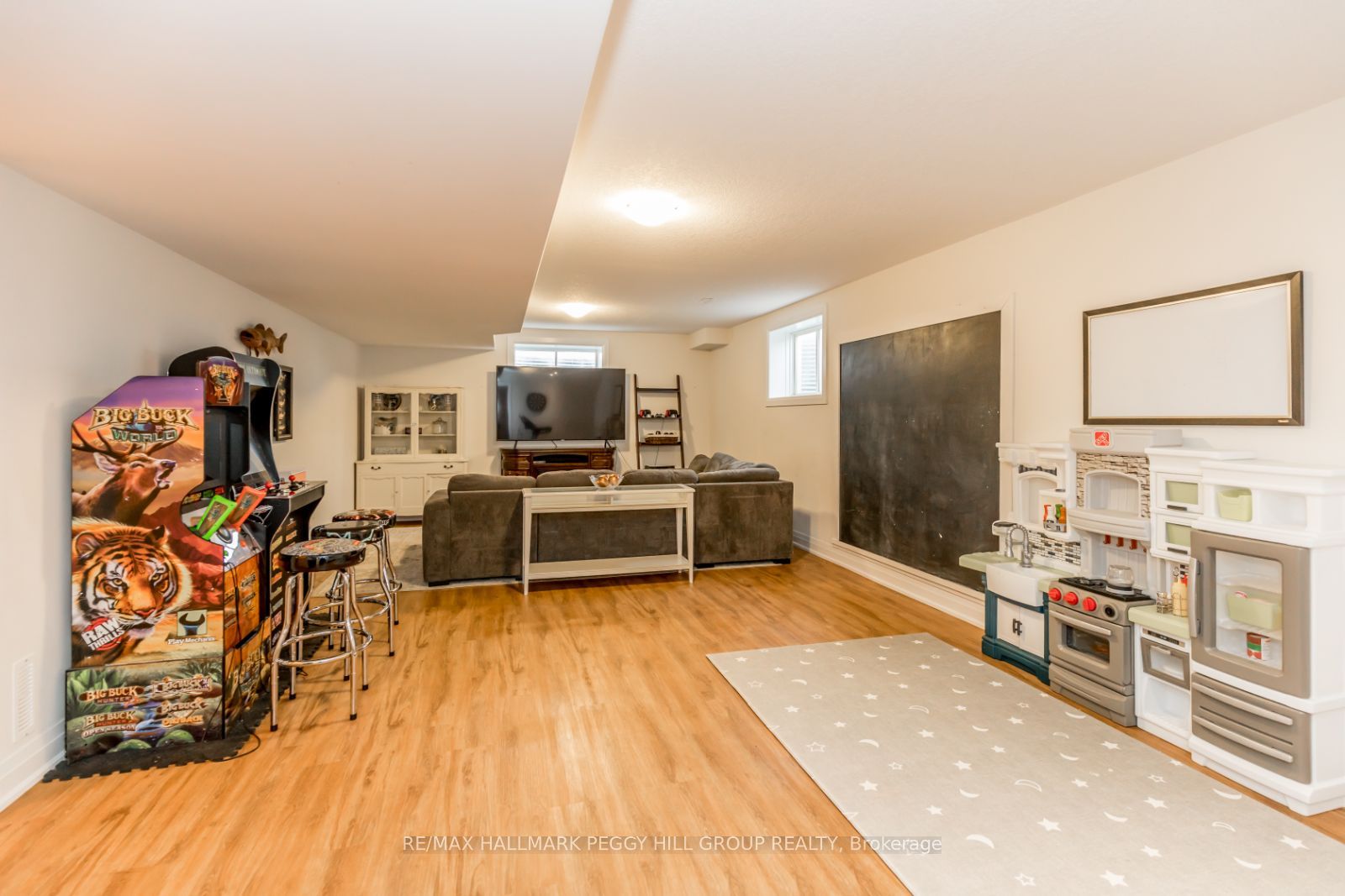 4 Cheslock Cres