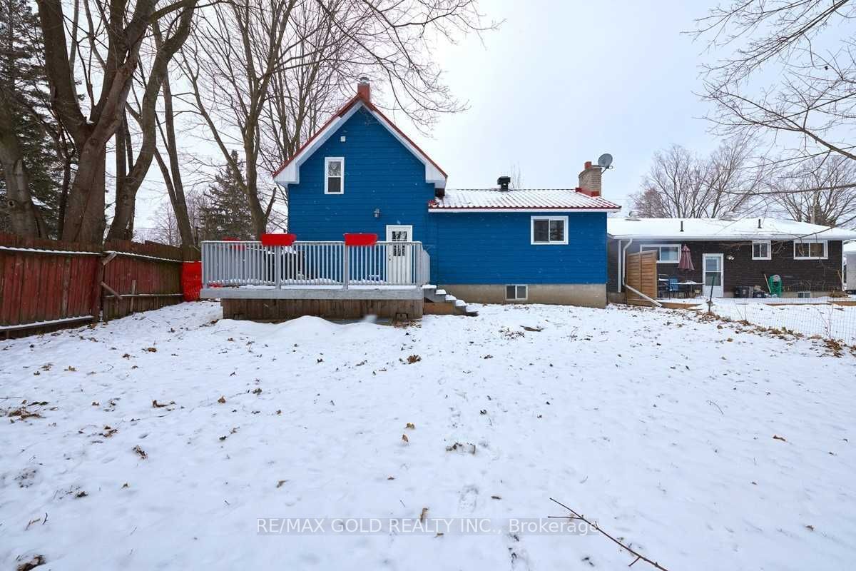 89 Simcoe St