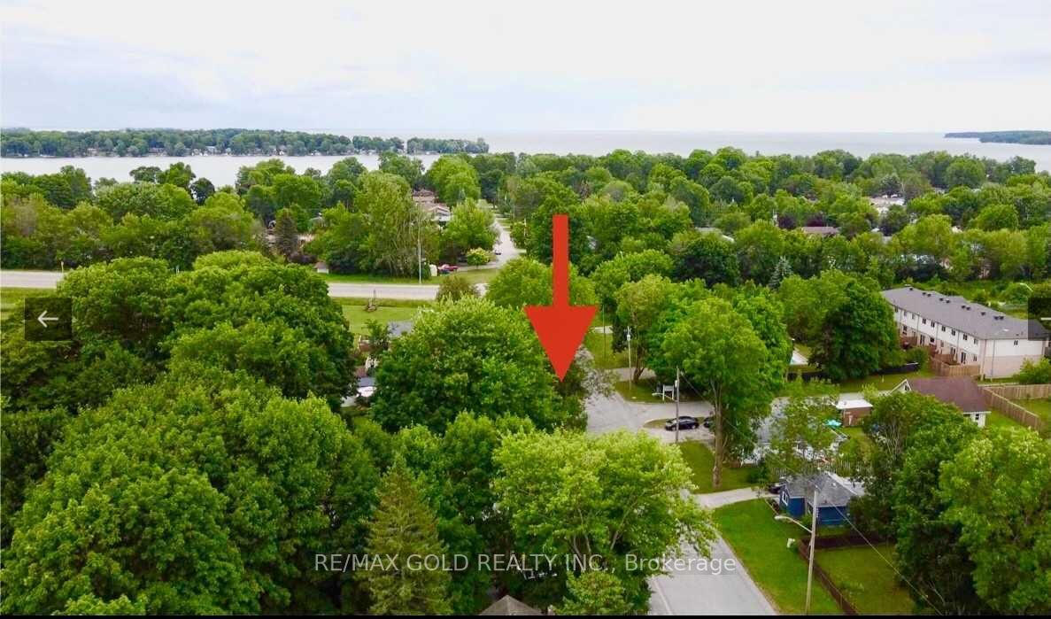 89 Simcoe St