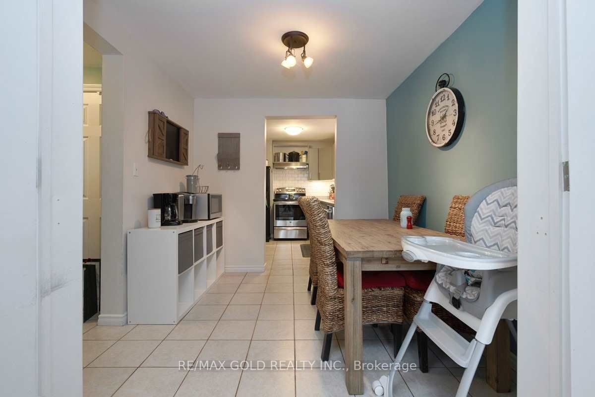 89 Simcoe St