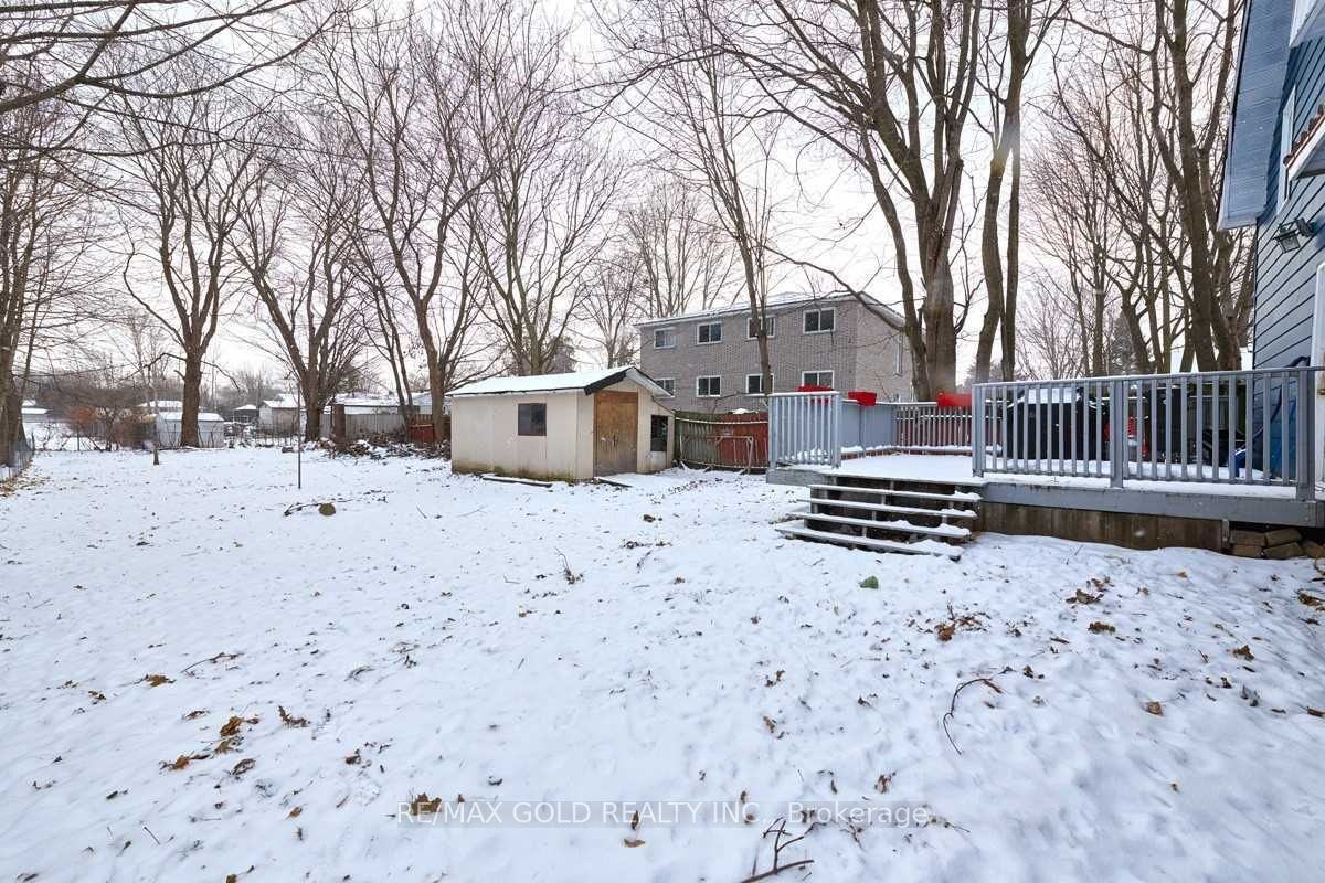 89 Simcoe St