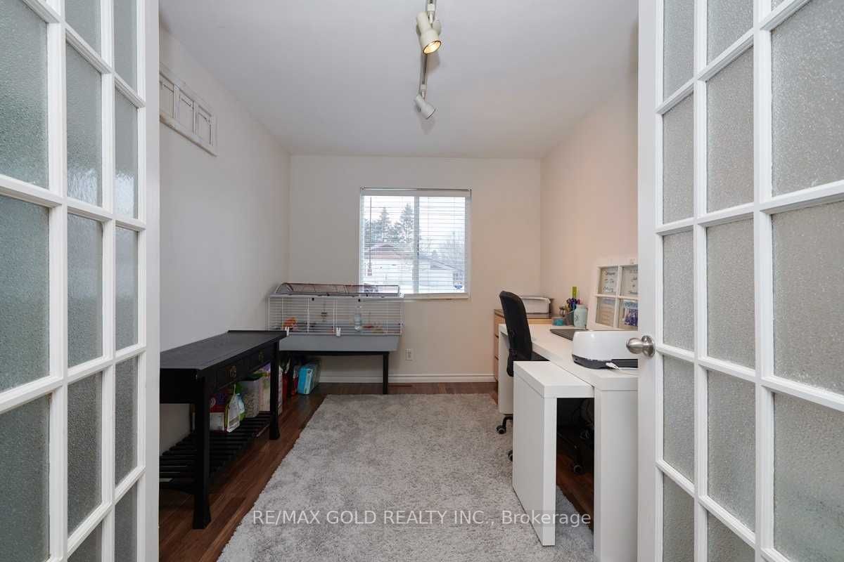 89 Simcoe St