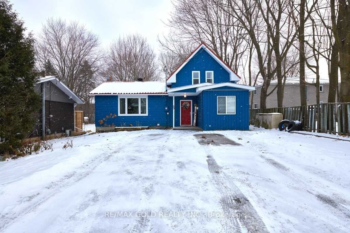 89 Simcoe St