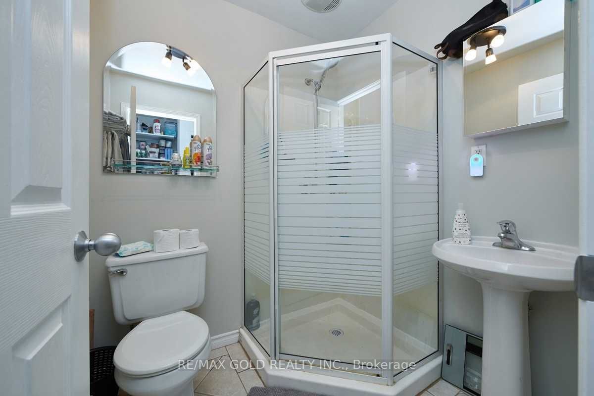 89 Simcoe St