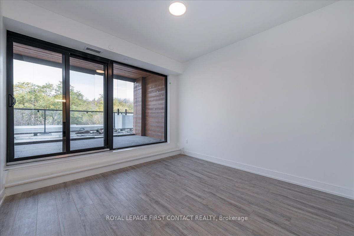 185 Dunlop St E, #416