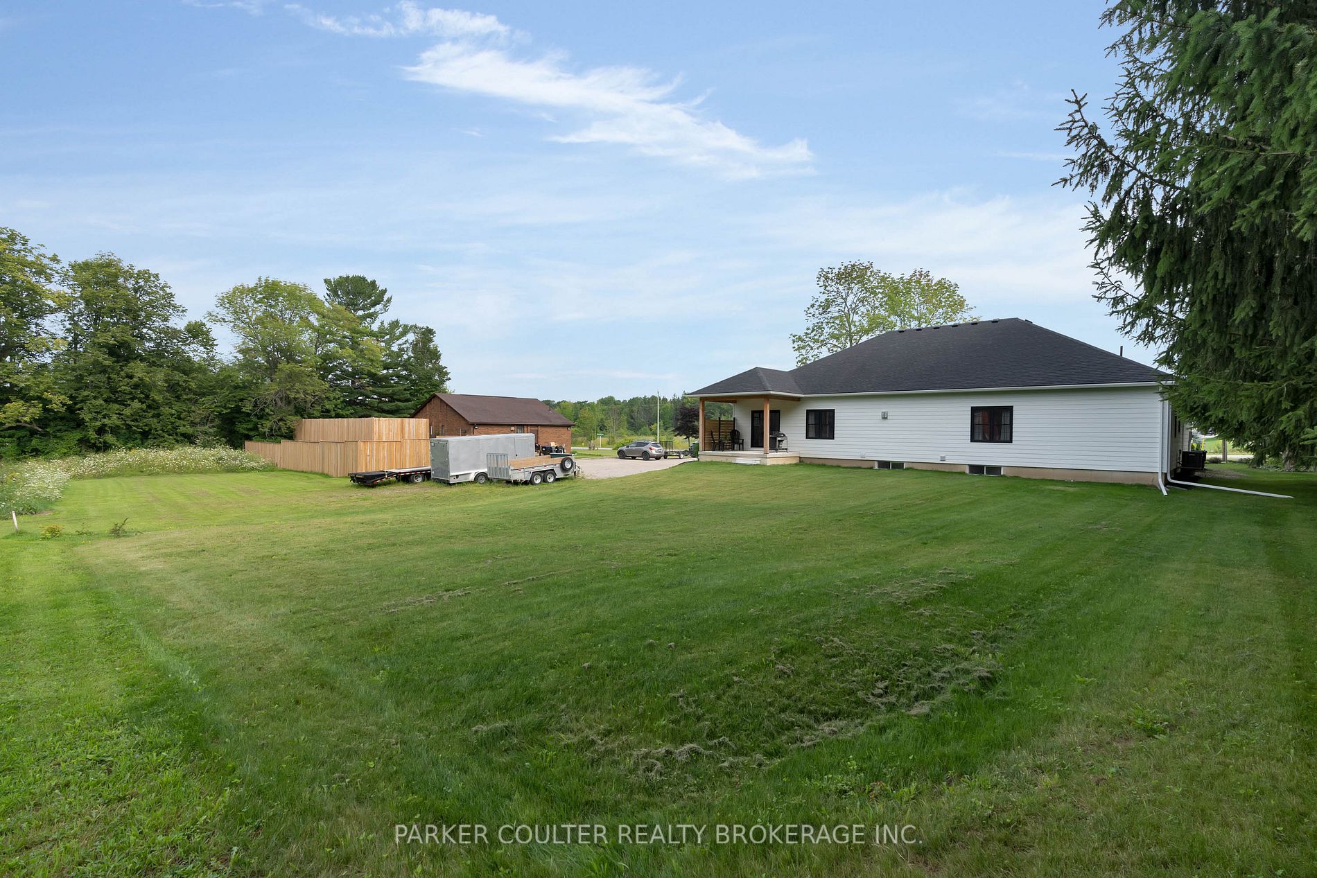 366 Moonstone Rd E