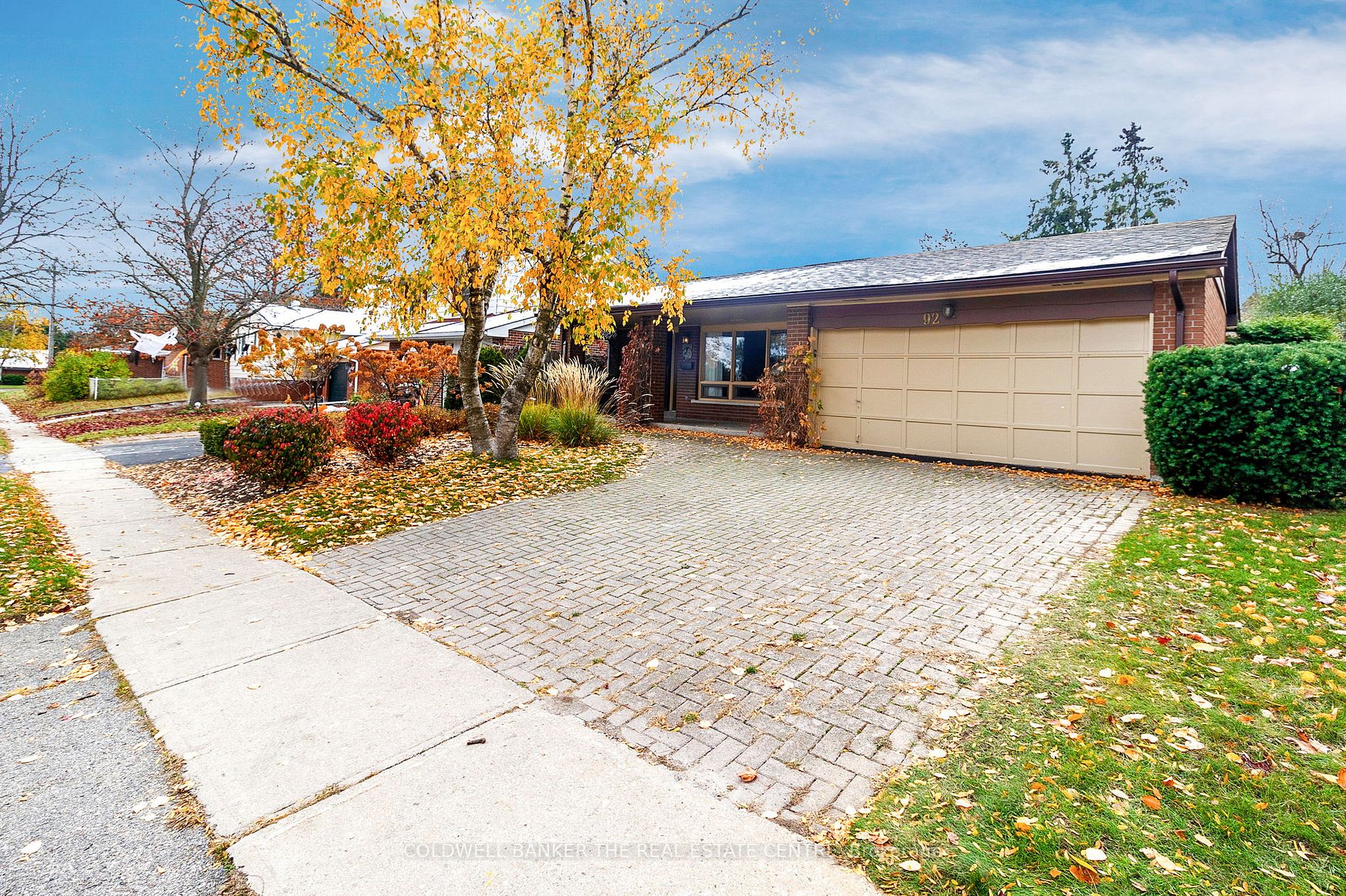 92 Collete Cres