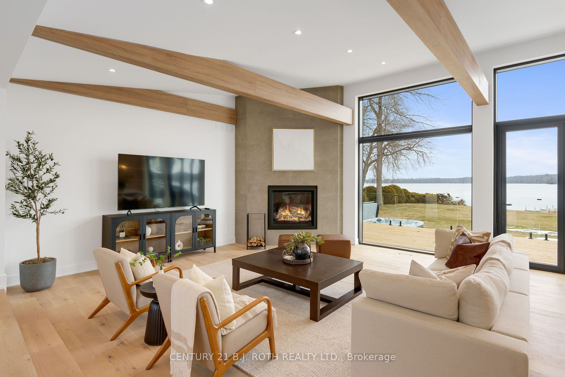 655 Glen Cres