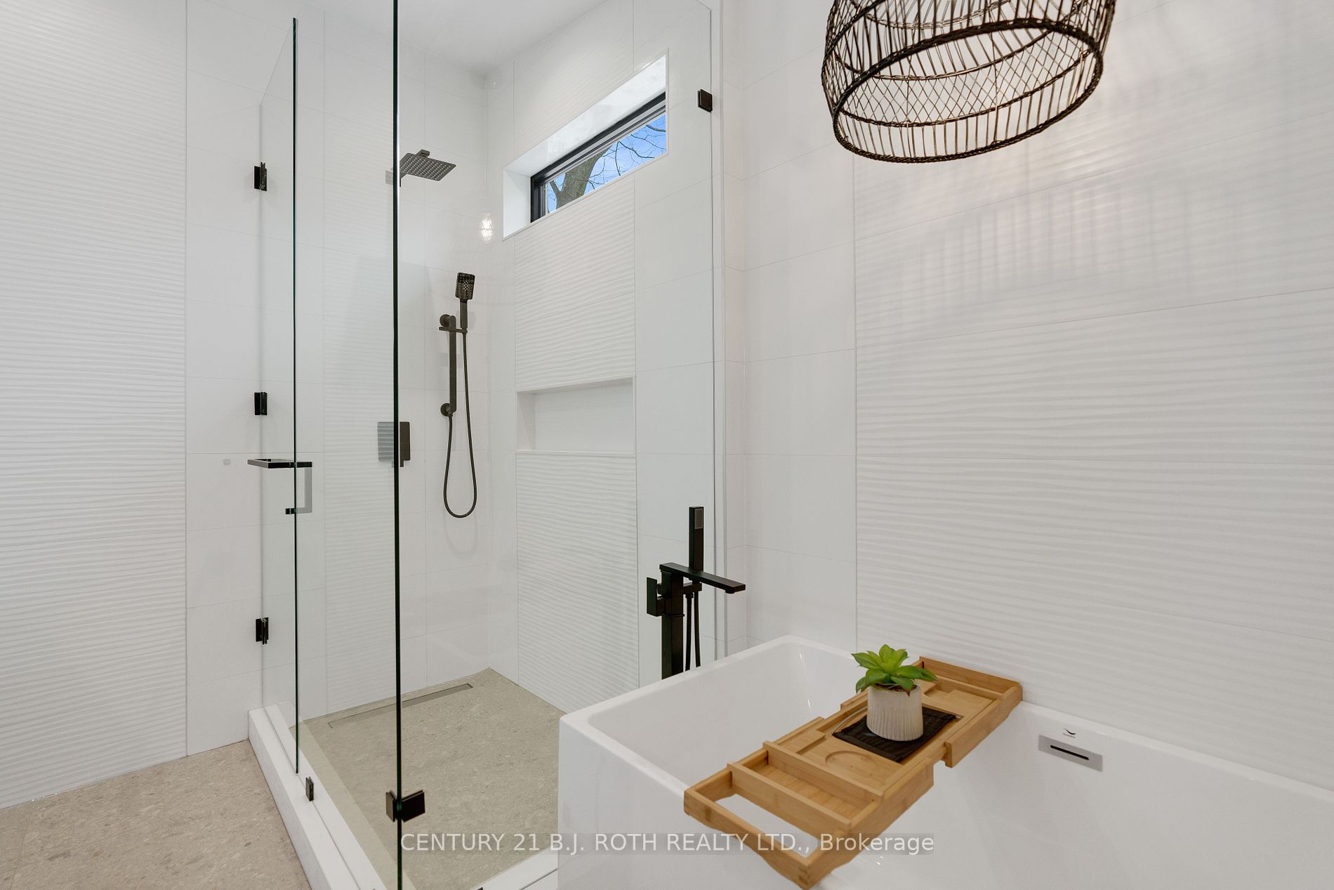 655 Glen Cres