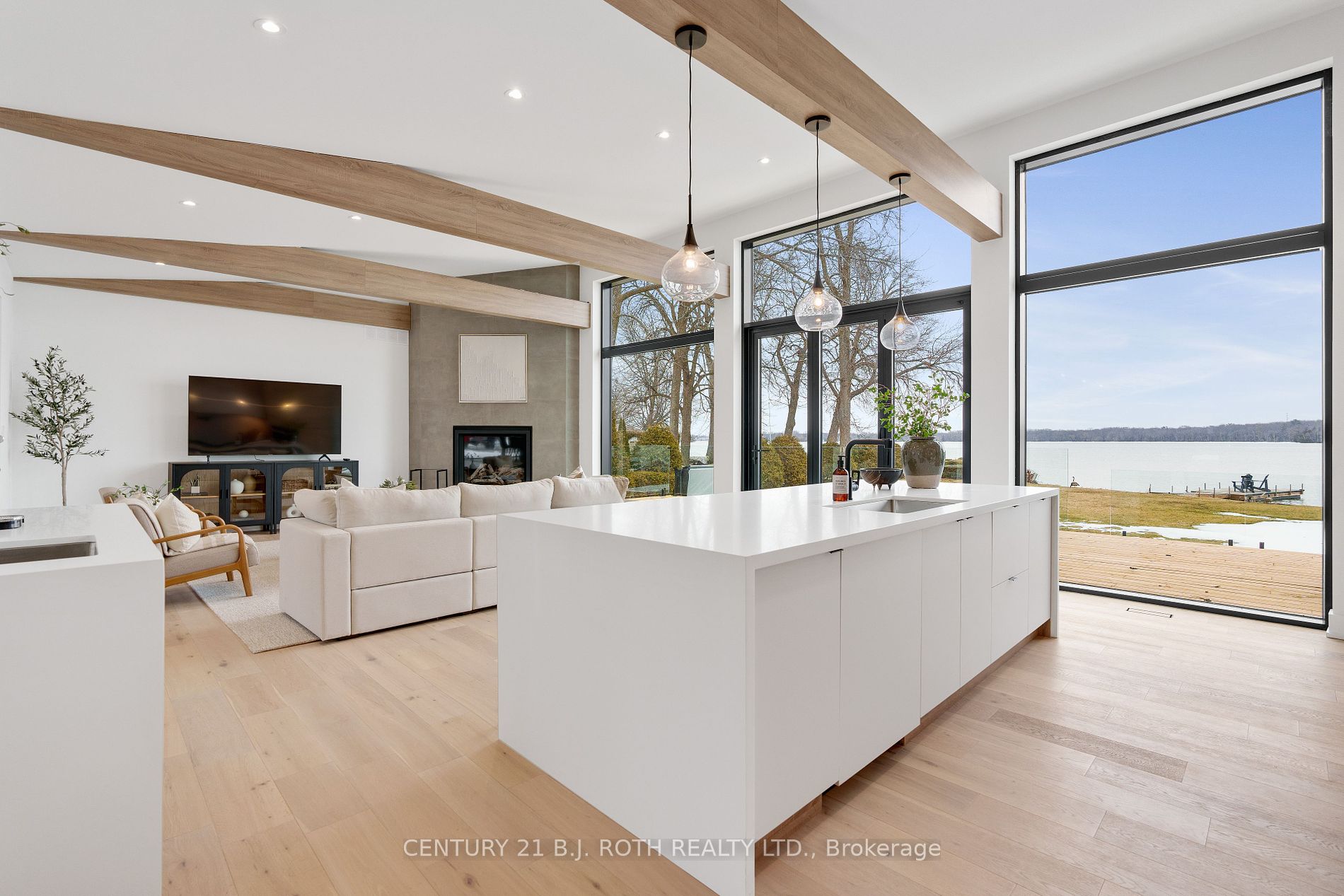 655 Glen Cres