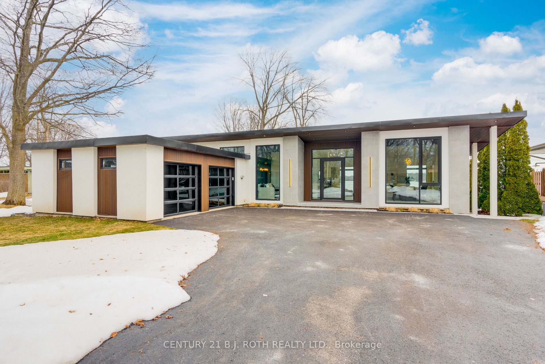 655 Glen Cres
