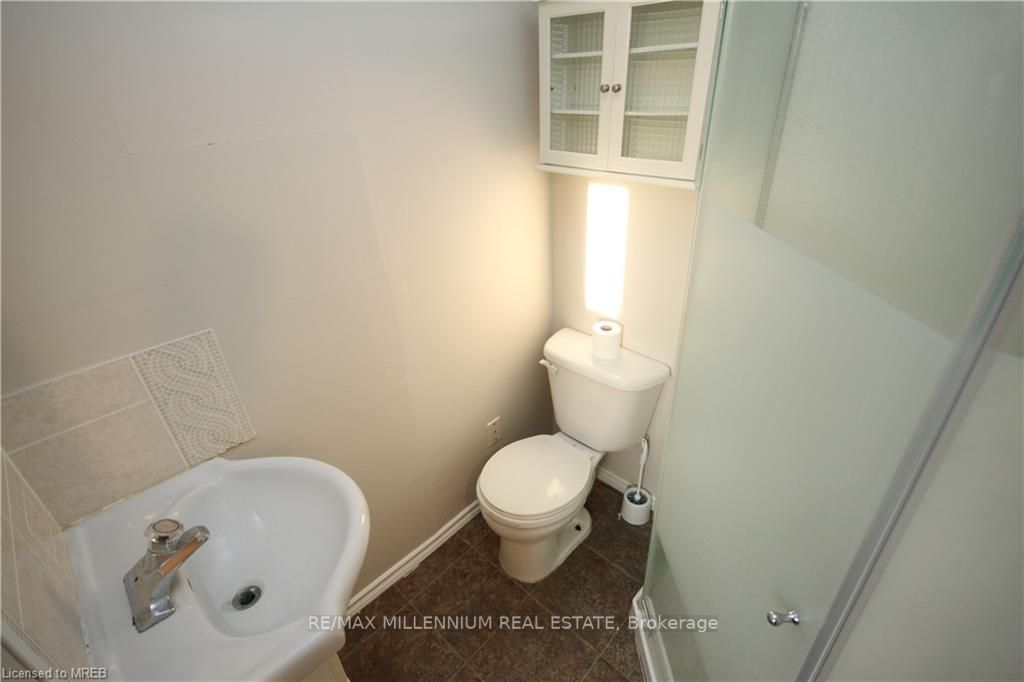6 College Cres
