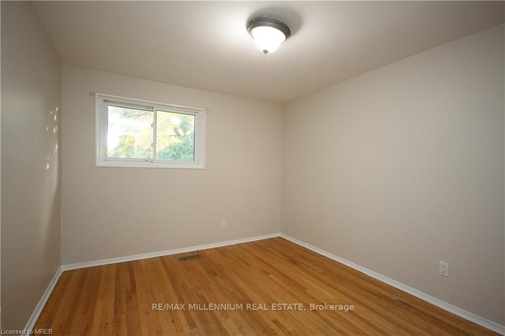 6 College Cres