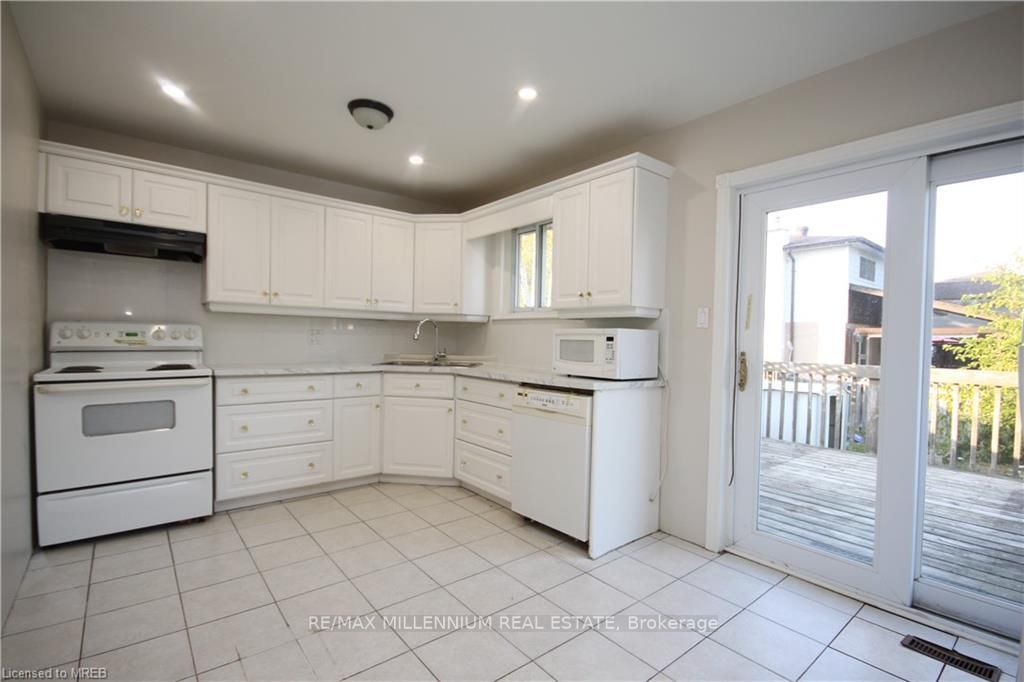 6 College Cres