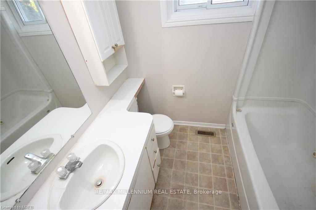 6 College Cres