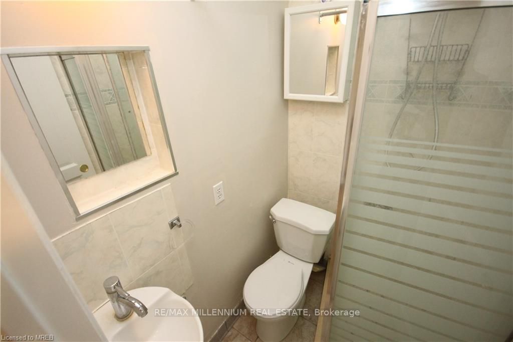 6 College Cres