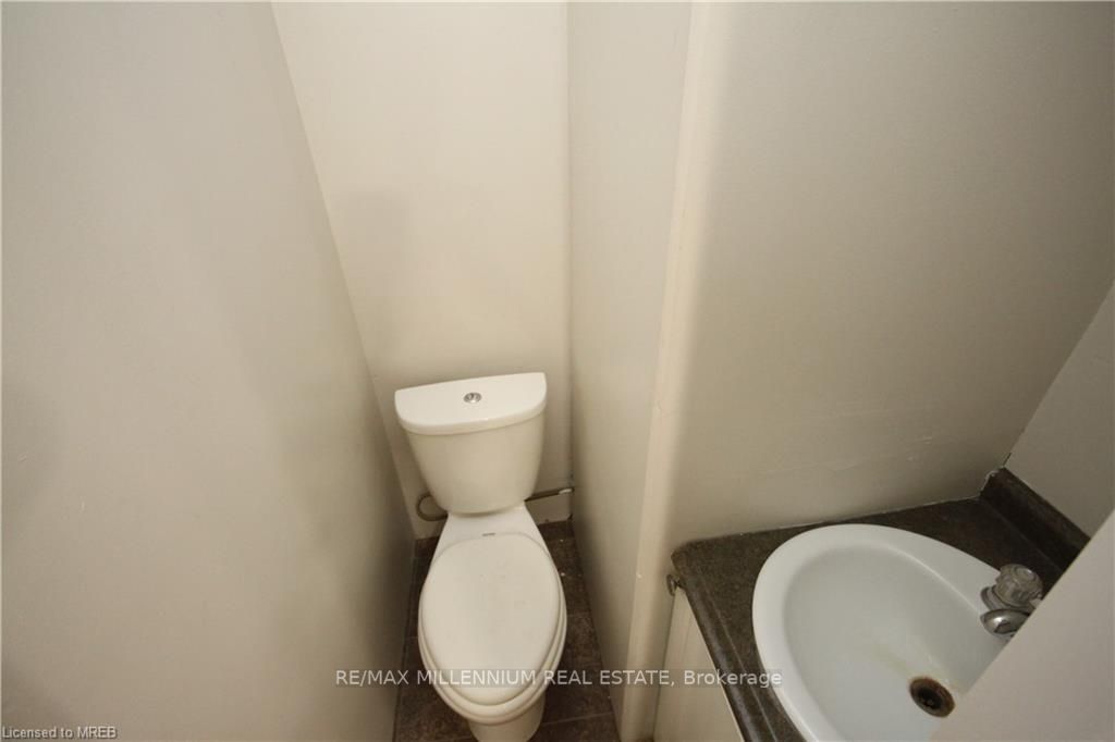 6 College Cres