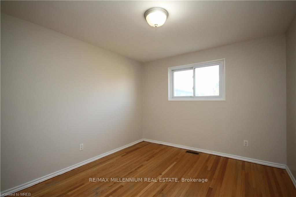 6 College Cres