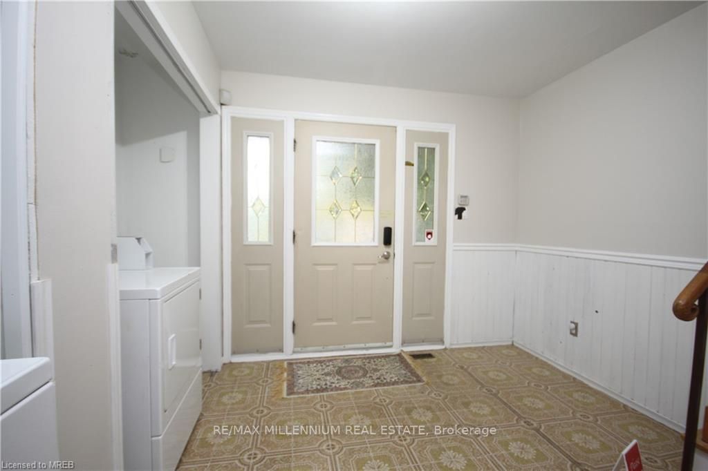 6 College Cres